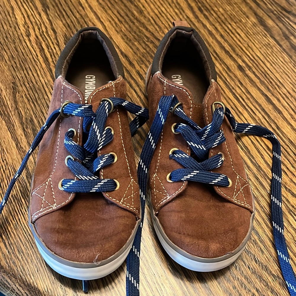 Gymboree faux leather tennis shoes, brown, size 1, in great condition.